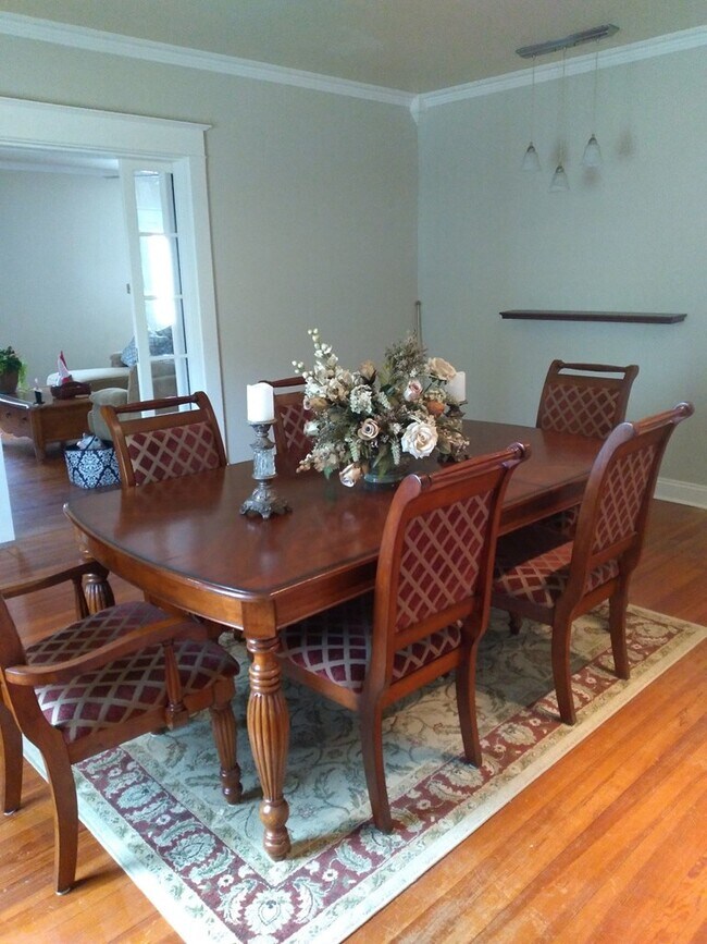 Foto del edificio - 28414 Woodland Ave