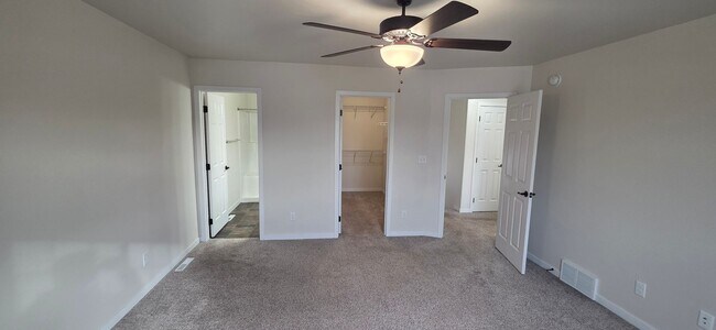 Foto del edificio - 3 Bed 3 Bath Twin Home