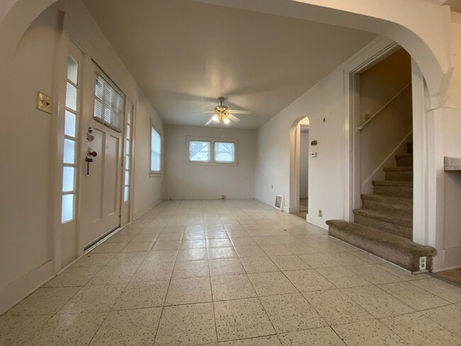 Building Photo - 3 Bedroom House with Garage in Goshen