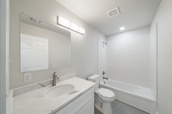 Building Photo - 1627 W Mariposa Dr