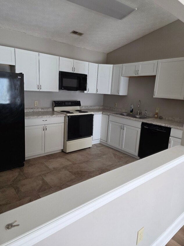 Photo - 110 East Ave (Monroe, OH)