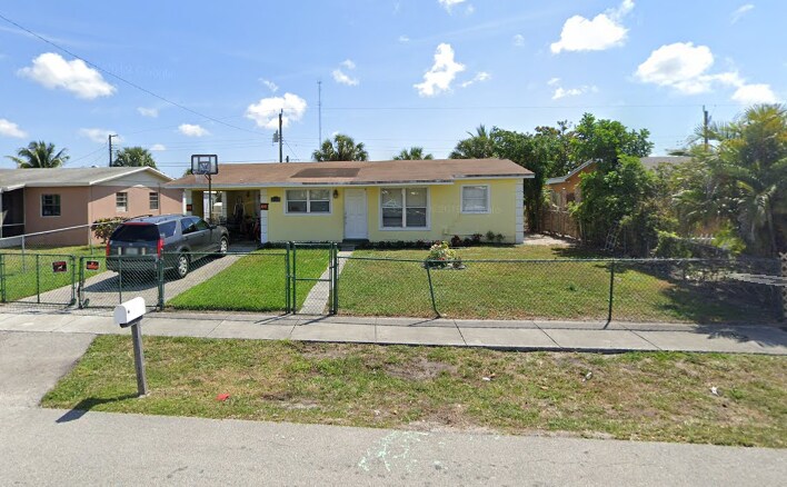 Foto principal - 2100 NW 24th St