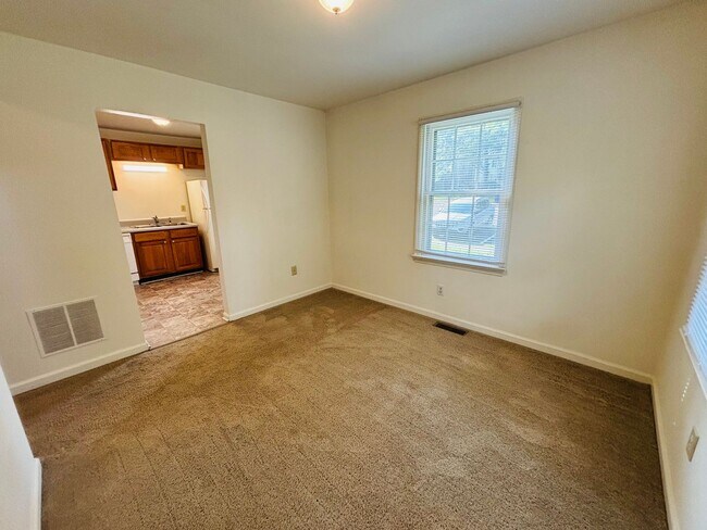 Building Photo - 218 Huntington Ln