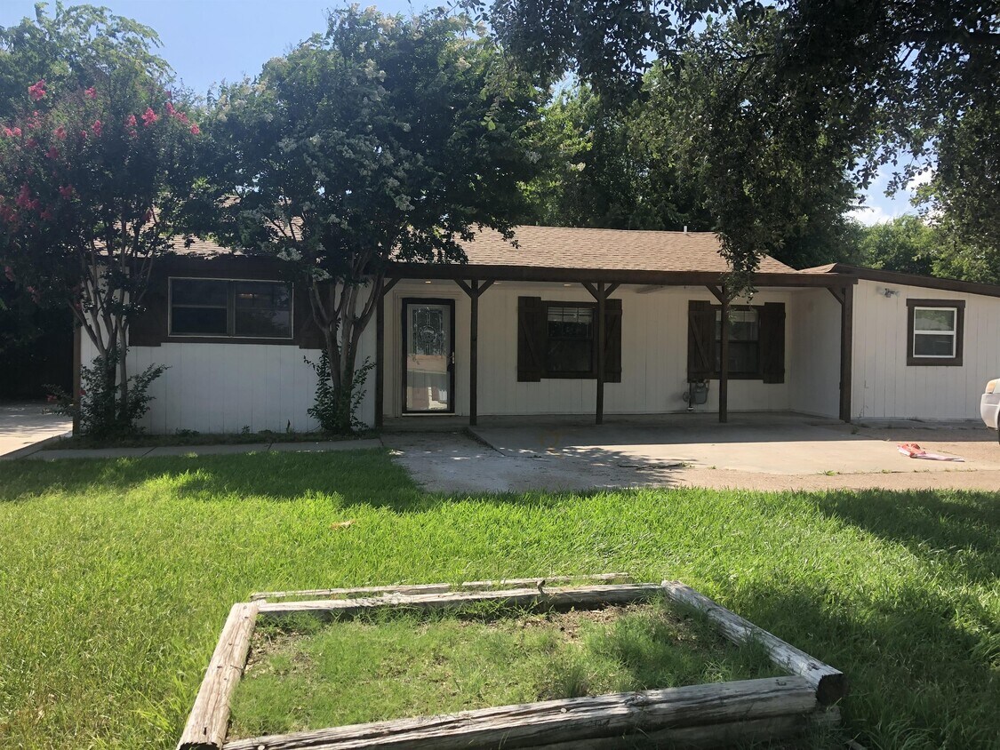 Primary Photo - 222 San Angelo Ave