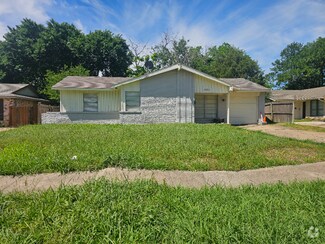 Building Photo - 4325 Chestnut Dr