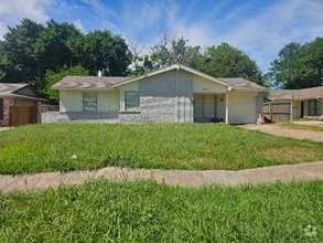 Building Photo - 4325 Chestnut Dr