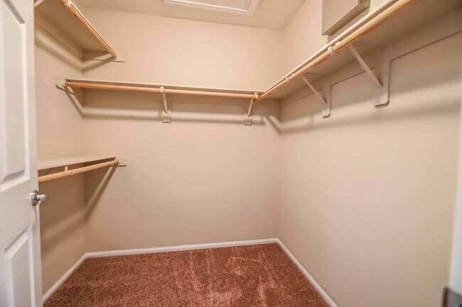 Foto del edificio - Charming 4 Bedroom Home in Gated Community with Community Pool & Courtyard Entry!