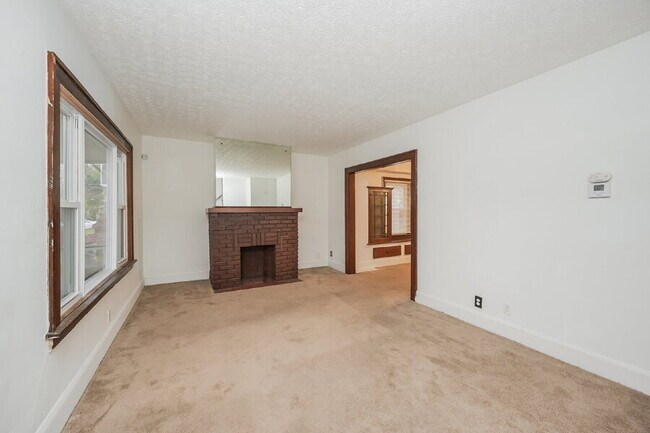 Building Photo - 4631 Blythin Rd