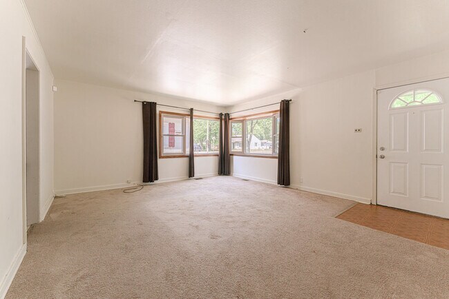 Building Photo - 17106 Lorenz Ave