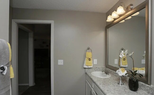 Building Photo - 526 Caledon Ct