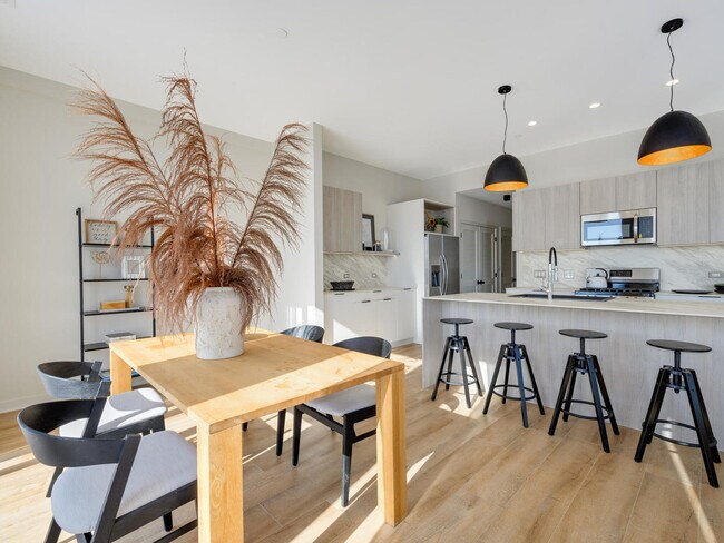 Building Photo - 6340 W Belmont Ave