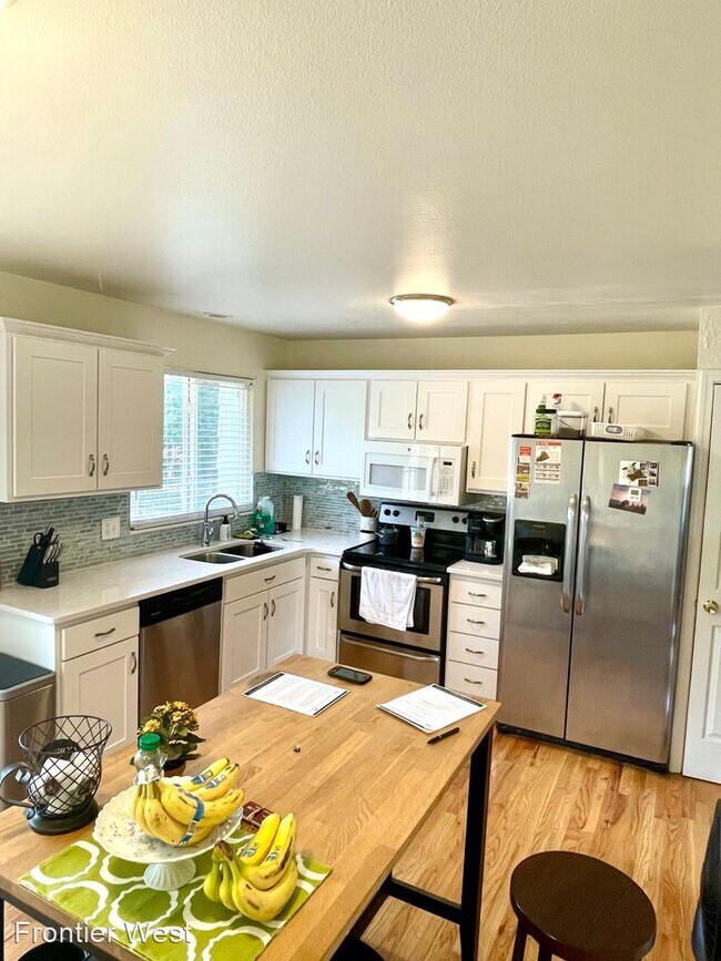 Building Photo - 3 br, 1.5 bath House - 8099 W 93rd Way