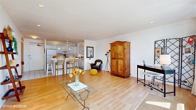 Building Photo - 3600 N Lake Shore Dr