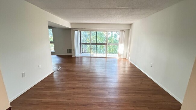 Foto del edificio - 5180 Maris Ave