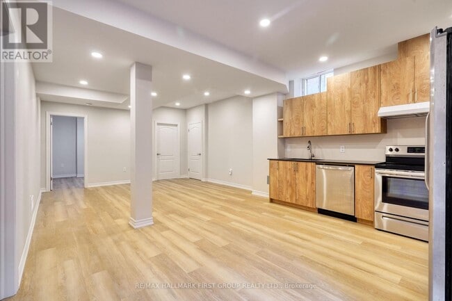 Building Photo - 136 Milby Cres