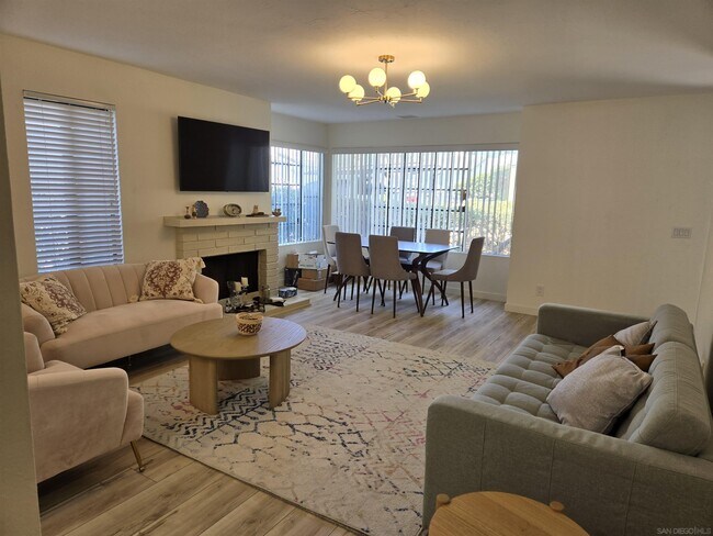 Foto del edificio - 4064 Crystal Dawn Ln