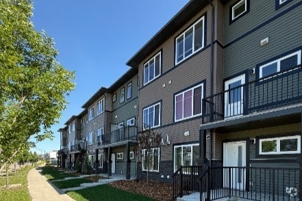 Building Photo - Cherry Hills at Orchards
