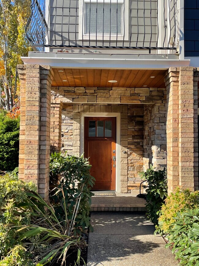 Building Photo - 9414 SE Causey Ave