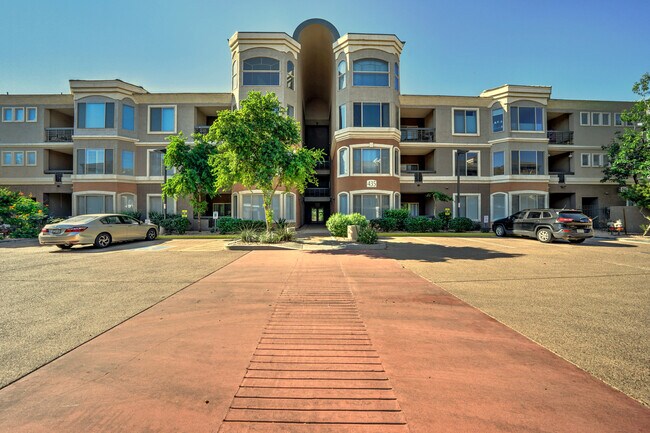 Entrance to building - 435 W Rio Salado Pky