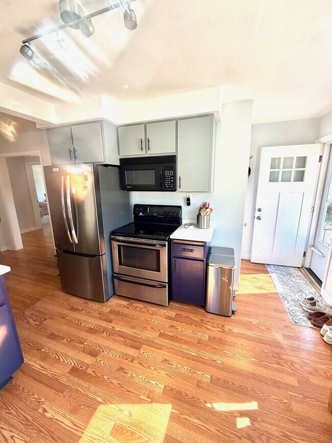 Foto del edificio - Now Leasing! Charming Home in One of Madison’s Best Neighborhoods