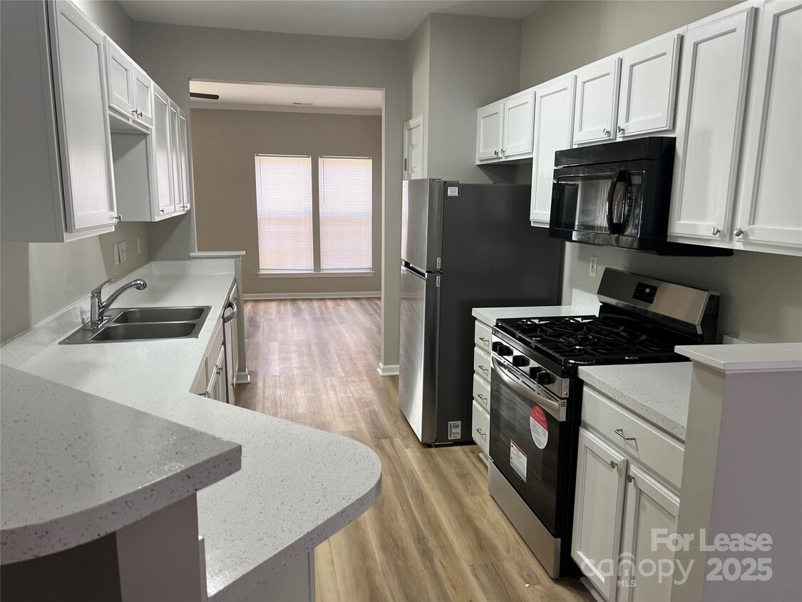 Foto principal - 12559 Jessica Pl