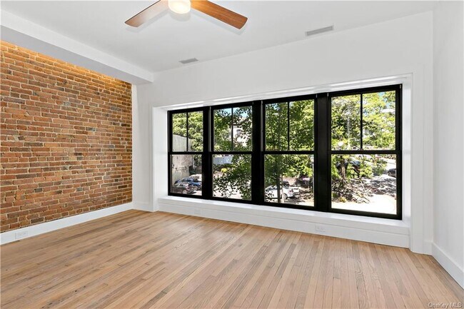 Building Photo - 115 N Division St