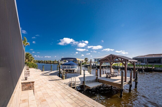 Foto del edificio - Gulf Access, Waterfront Escape Awaits