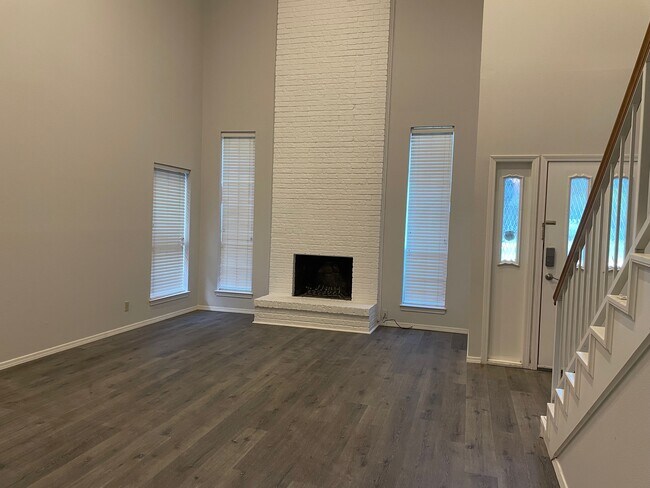 Foto del edificio - 3904 Clarke Ave