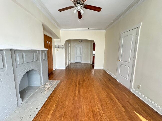 LIVING ROOM - 946 W Windsor Ave