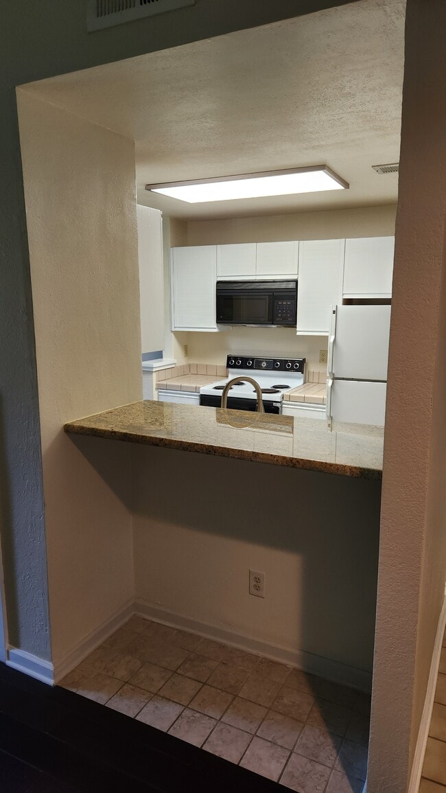 Building Photo - 8170 Mountain View Dr