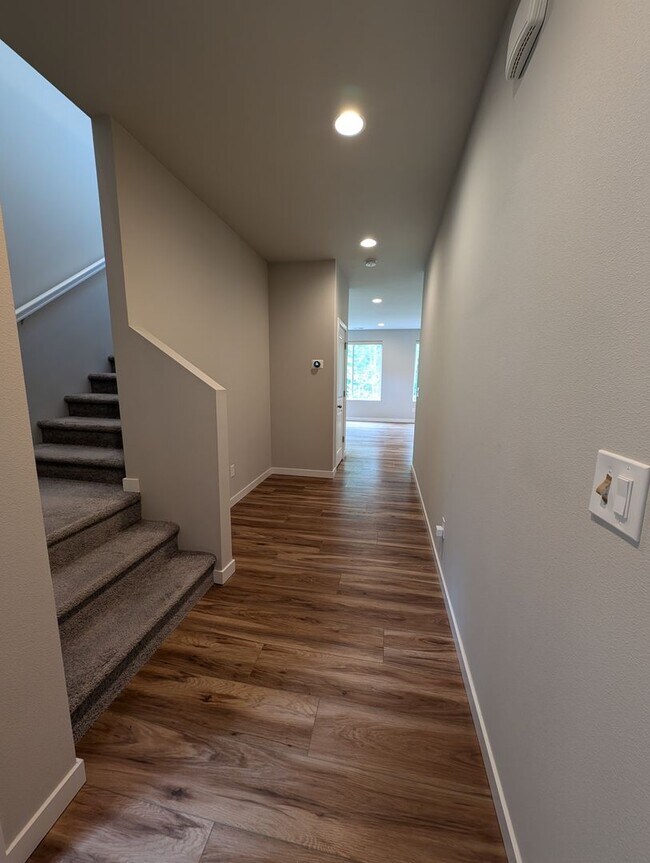 Foto del edificio - Pristine Bremerton 3 Bedroom Home AVAILABL...