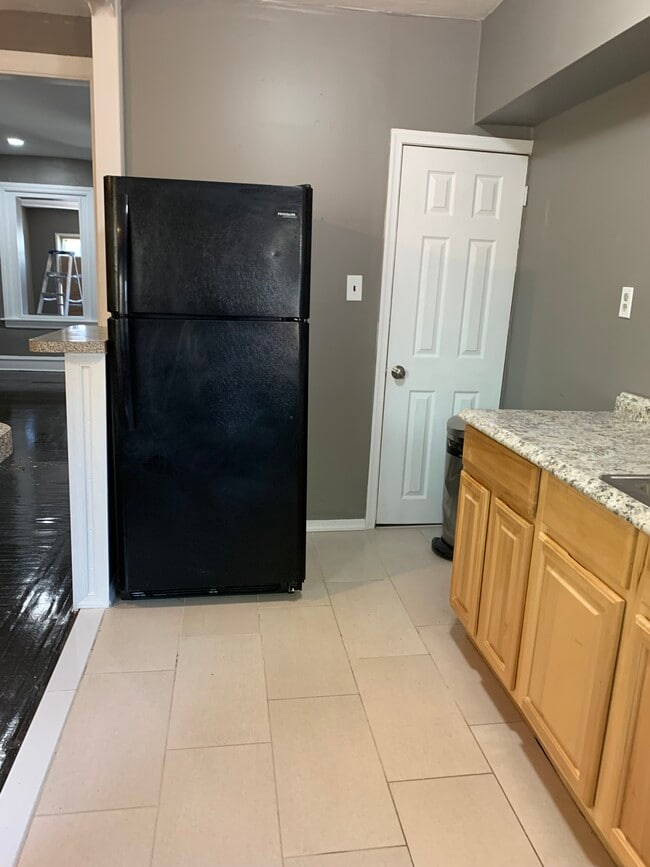 Kitchen - 5235 Beaumont Ave