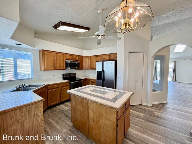 Building Photo - 4 br, 3 bath House - 4110 Solarface Ct - S...