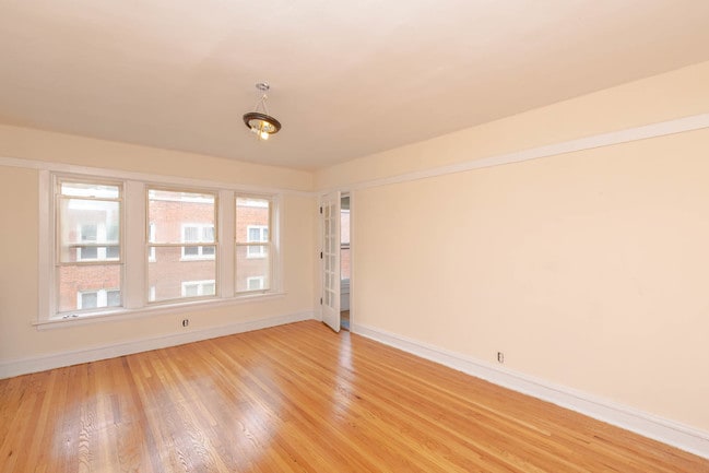 Foto del edificio - 2106 W Birchwood Ave