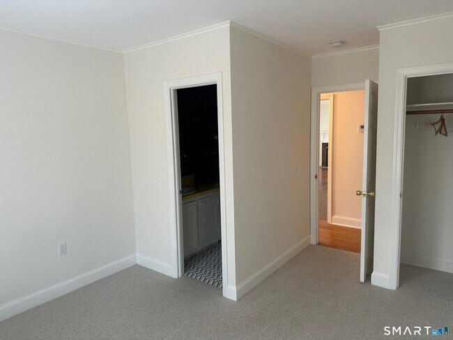 Building Photo - 25 Sheldon Ln