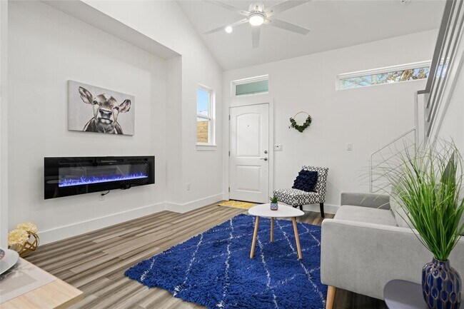 Foto del edificio - 2102 E 2nd St