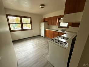 Building Photo - 483 Pleasantview Ave