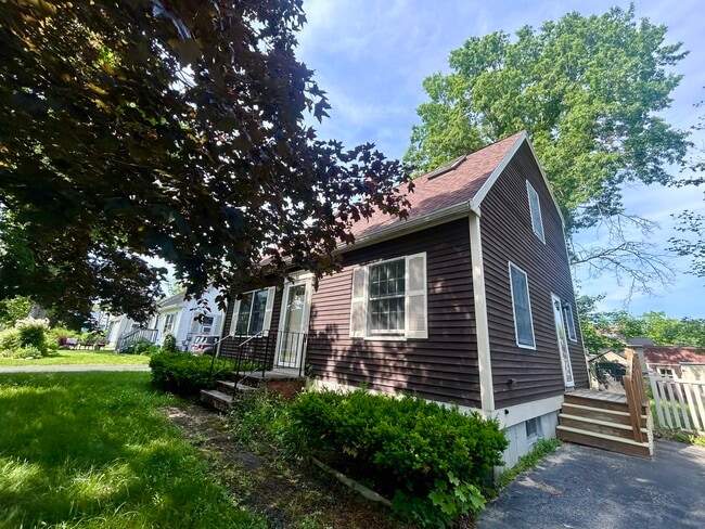 Building Photo - 97 Pennell Ave