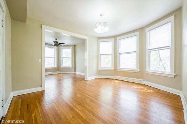 Building Photo - 1623 W Farragut Ave