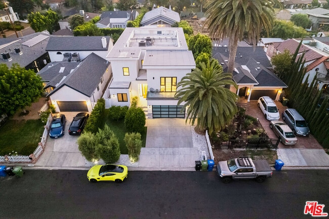 Building Photo - 4815 Lemona Ave
