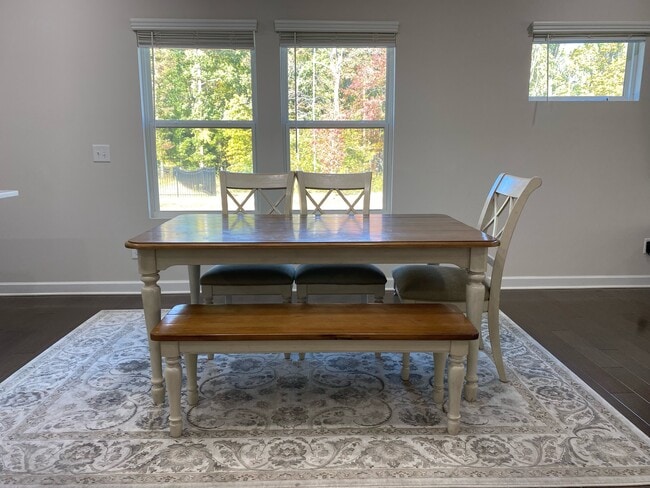 Building Photo - 3325 Lisburn St