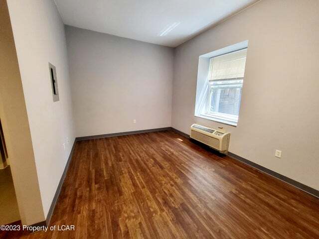 Building Photo - 17 W Ross St