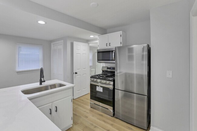 Building Photo - 541