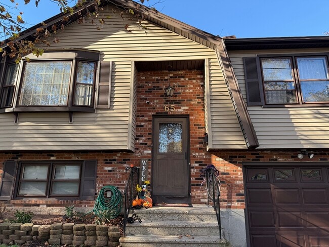 Foto del edificio - 65 Hitchcock Dr