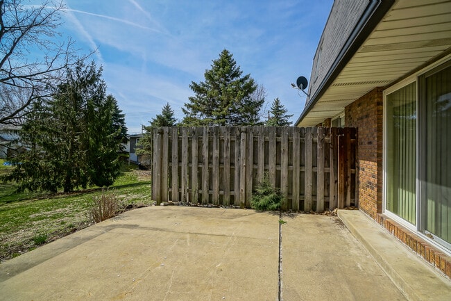 PATIO/PRIVACY FENCE - 1728 Blue Spruce W Ct