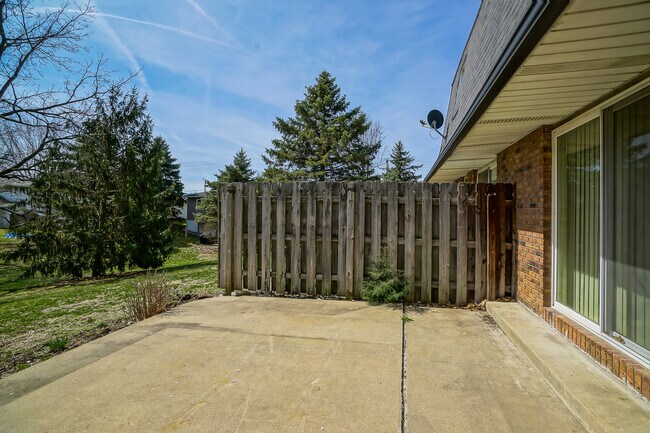 PATIO/VALLA DE PRIVACIDAD - 1728 Blue Spruce W Ct