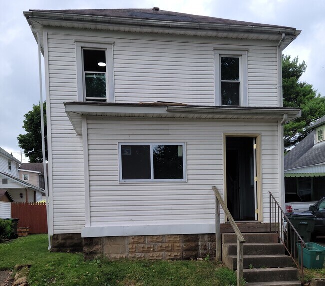 Building Photo - 408 S 9th St