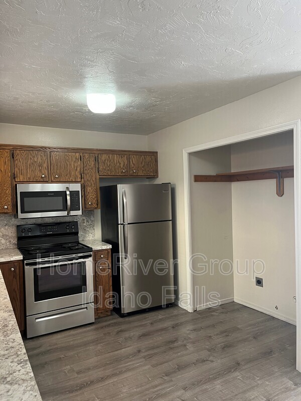 Building Photo - 1753 Grandview Dr