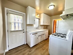 Building Photo - 9124 Rosedale Dr