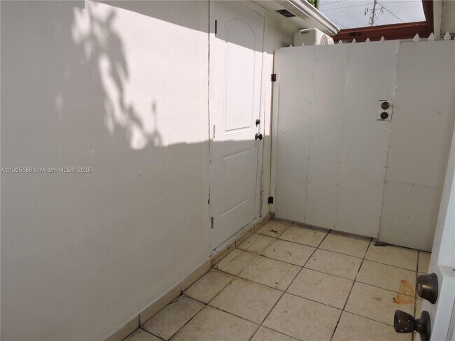 Building Photo - 681 NE 3rd Pl